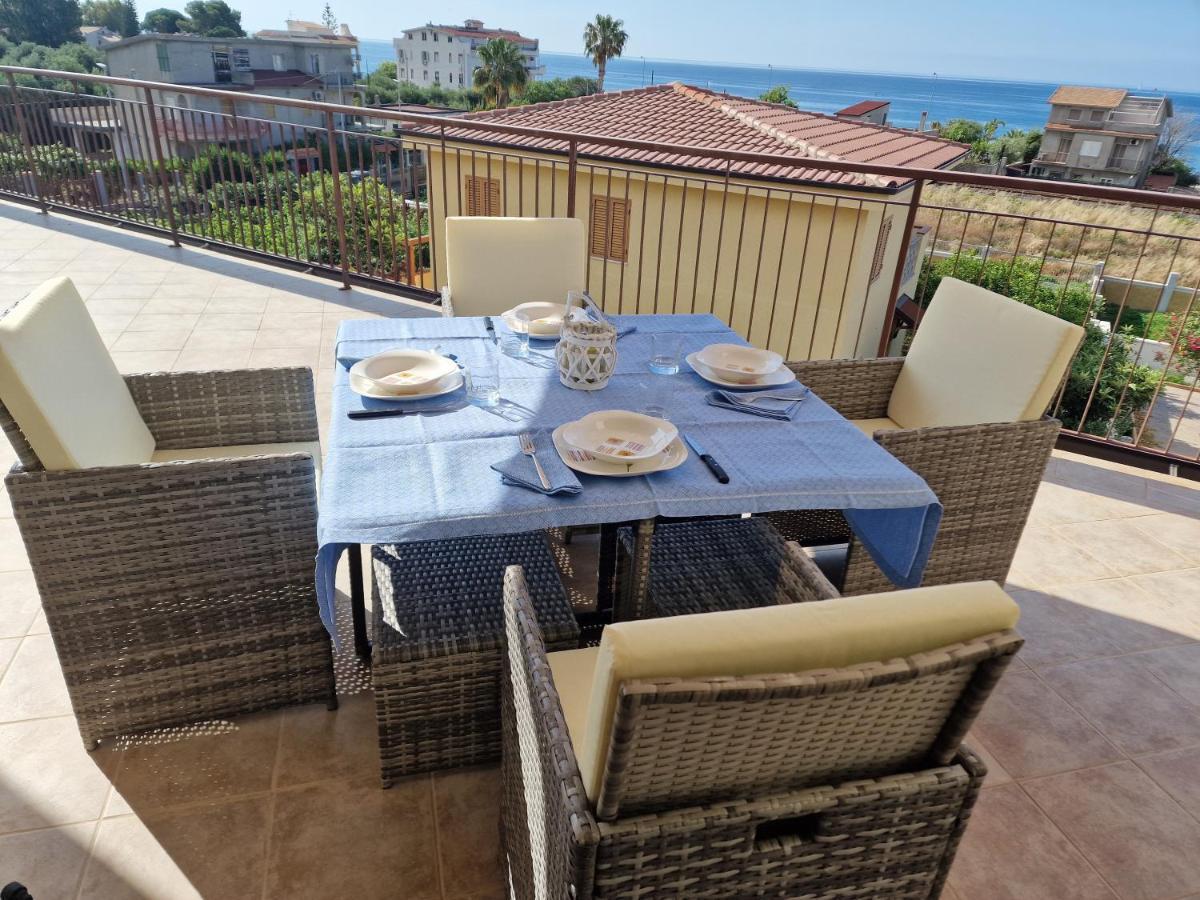 La Terrazza Di Elisa Lejlighed Marina di San Lorenzo Eksteriør billede