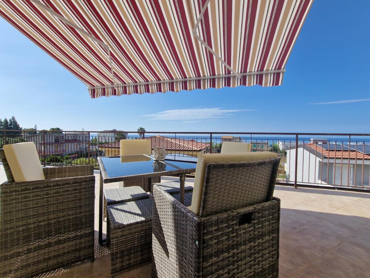 La Terrazza Di Elisa Lejlighed Marina di San Lorenzo Eksteriør billede